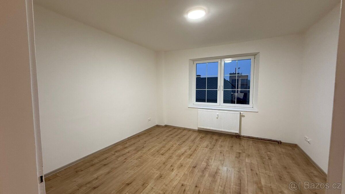 Pronajmu prostorný byt 3kk (85 m²) ve 3. patře bytového domu