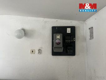 Nabízíme k prodeji prostornou a udržovanou garáž o výměře cc