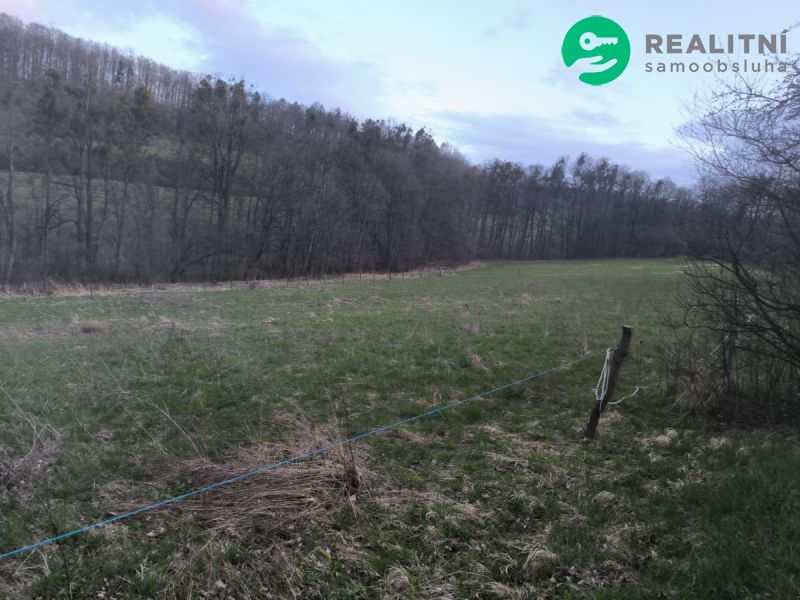 Prodám pozemek o celkové výměře 7800m2 . Pozemek se nachází 