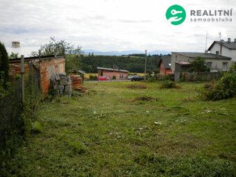 Prodám stavební pozemek v centru obce Slatina, obdélníkového