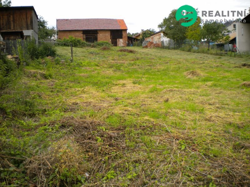 Prodám stavební pozemek v centru obce Slatina, obdélníkového