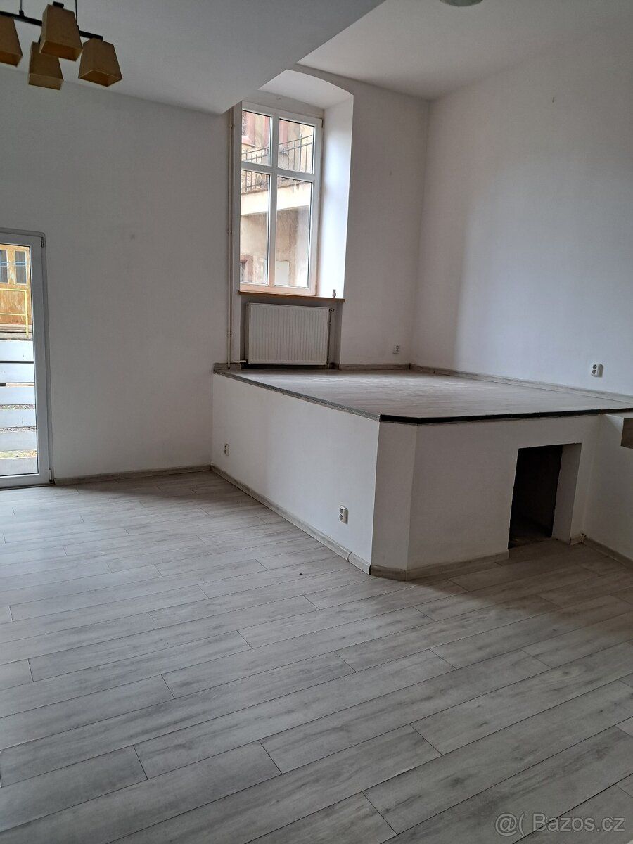 Pronájmu byt 1 + kk v přízemí zděného domu v ulici Přadlácká