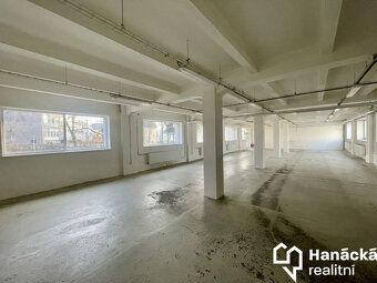 Pronájem komerčních prostor 250 m² – hlavní ulice Holešovská