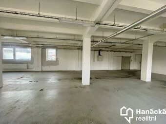 Pronájem komerčních prostor 250 m² – hlavní ulice Holešovská