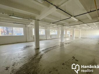 Pronájem komerčních prostor 250 m² – hlavní ulice Holešovská