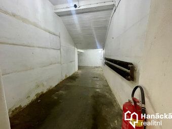 Pronájem komerčních prostor 250 m² – hlavní ulice Holešovská