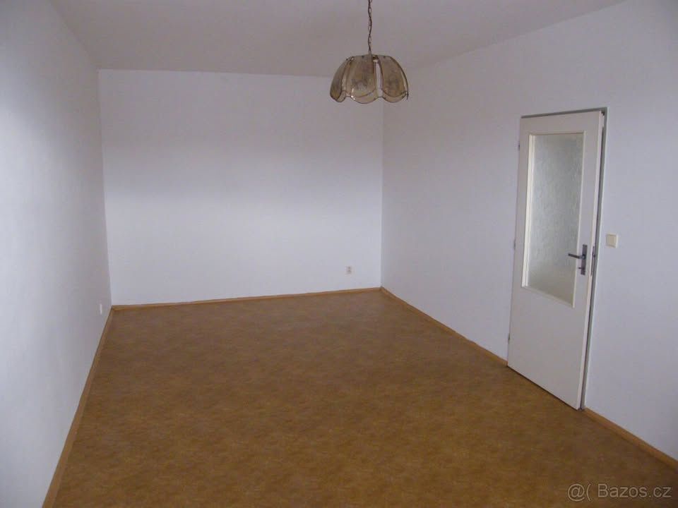 Pronajmu byt v Úpici 1+1 pracujícím lidem, 42 m2, kauce: 10 
