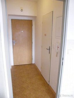 Pronajmu byt v Úpici 1+1 pracujícím lidem, 42 m2, kauce: 10 