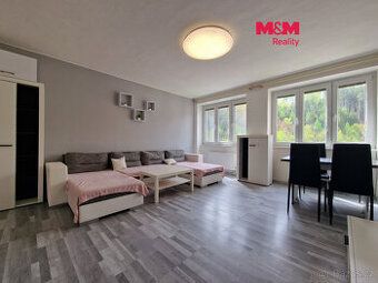 Pronajmu byt v Úpici 1+1 pracujícím lidem, 42 m2, kauce: 10 