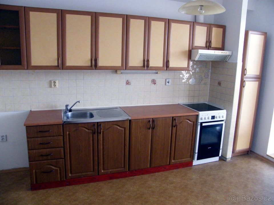 Pronajmu byt v Úpici 1+1 pracujícím lidem, 42 m2, kauce: 10 