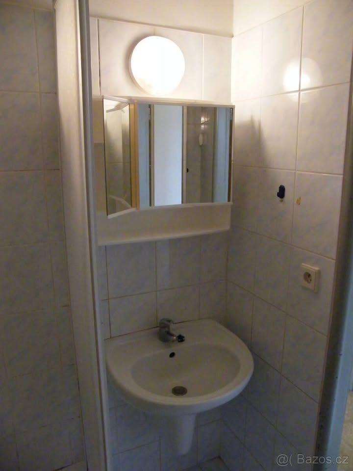Pronajmu byt v Úpici 1+1 pracujícím lidem, 42 m2, kauce: 10 