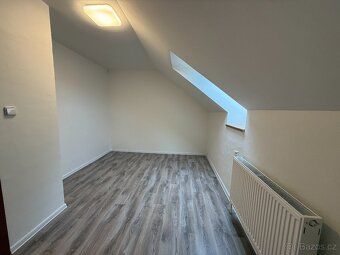 Pronájem prostorného bytu 3+1, 110 m² s terasou, zimní zahra