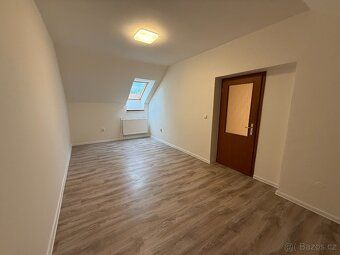 Pronájem prostorného bytu 3+1, 110 m² s terasou, zimní zahra