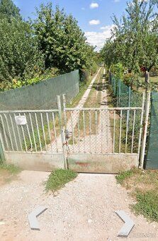 DOTAZY NA TEL. 739288068
Prodám pozemek (zahradu) s podsklep