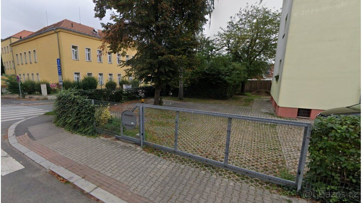 Dlouhodobý pronájem parkovacího místa pro osobní auto na opl