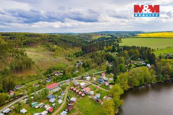 Nabízíme k prodeji útulnou chatu v klidné části obce Vranov 