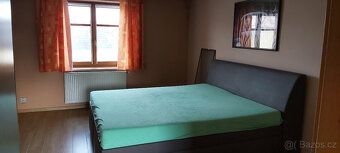 V patře byt 4+KK 180m2 dole byt 3+KK 150m2 ě prodejna potrav