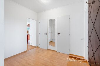 Nabízíme k podnájmu světlý a velmi příjemný byt o dispozici 