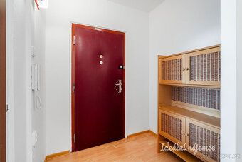 Nabízíme k podnájmu světlý a velmi příjemný byt o dispozici 