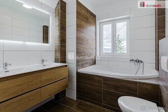 , Nabízíme k prodeji novostavbu zděného rodinného domu o dis