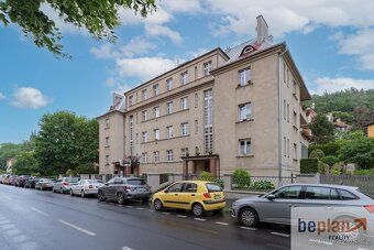 Nabízím k dlouhodobému pronájmu prostorný a světlý byt o dis
