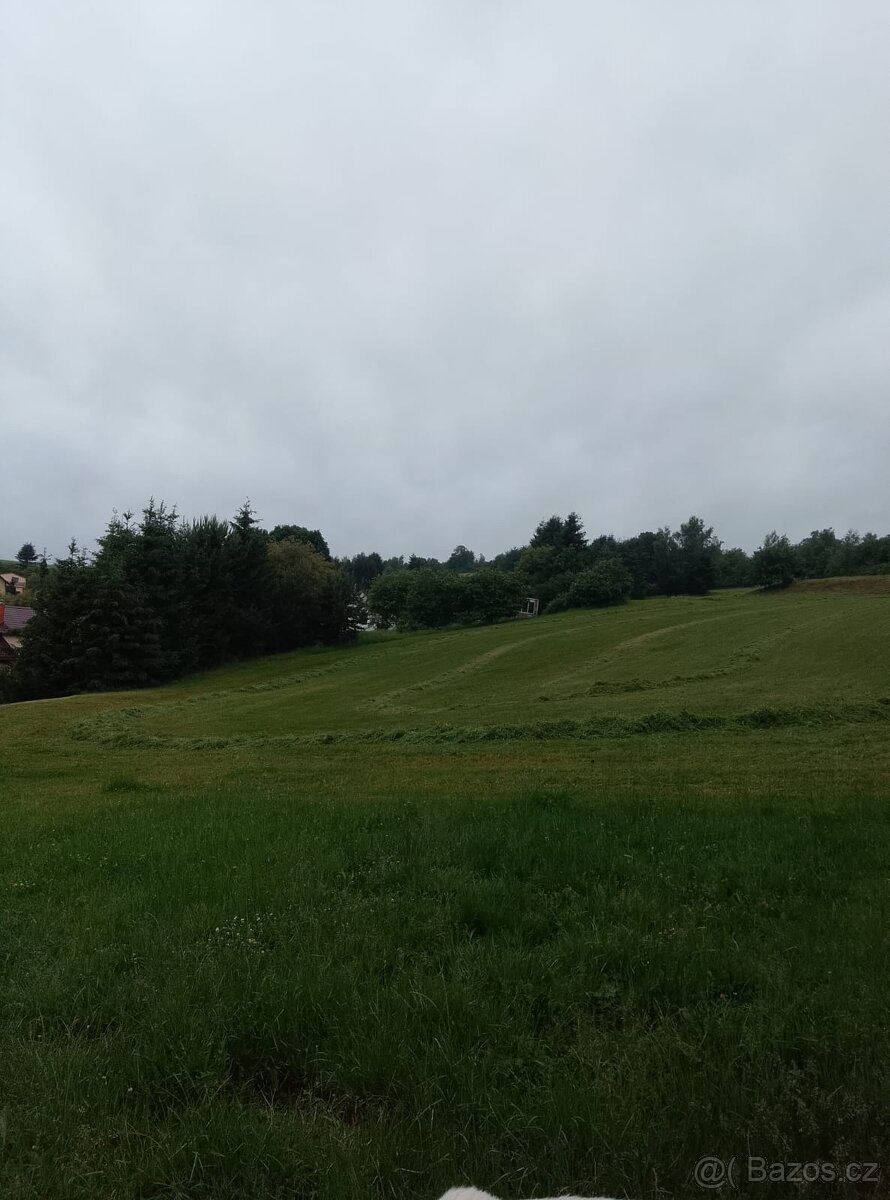 Prodám stavební pozemek o rozloze 5720 m2. Nemovitost se nac