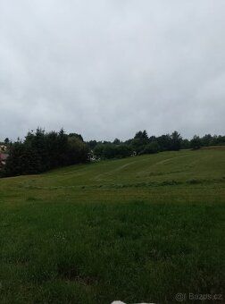 Prodám stavební pozemek o rozloze 5720 m2. Nemovitost se nac