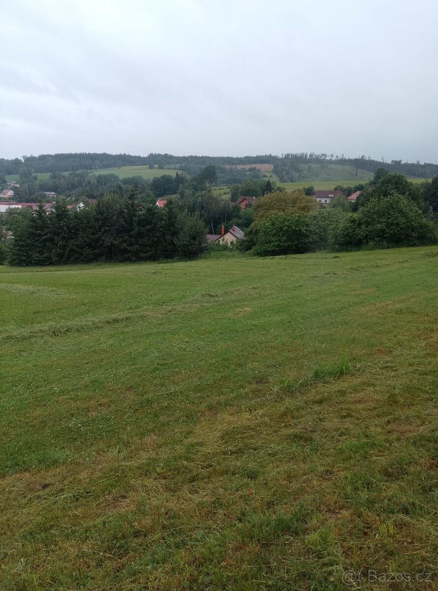 Prodám stavební pozemek o rozloze 5720 m2. Nemovitost se nac