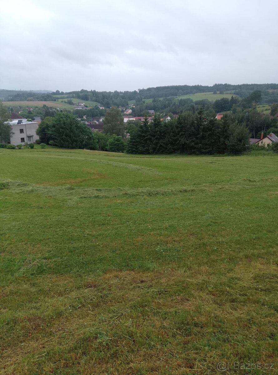 Prodám stavební pozemek o rozloze 5720 m2. Nemovitost se nac