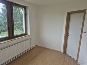 Nabízíme k pronájmu byt 4+1 po úplné rekonstrukci interiérů 