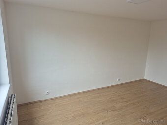 Nabízíme k pronájmu byt 4+1 po úplné rekonstrukci interiérů 