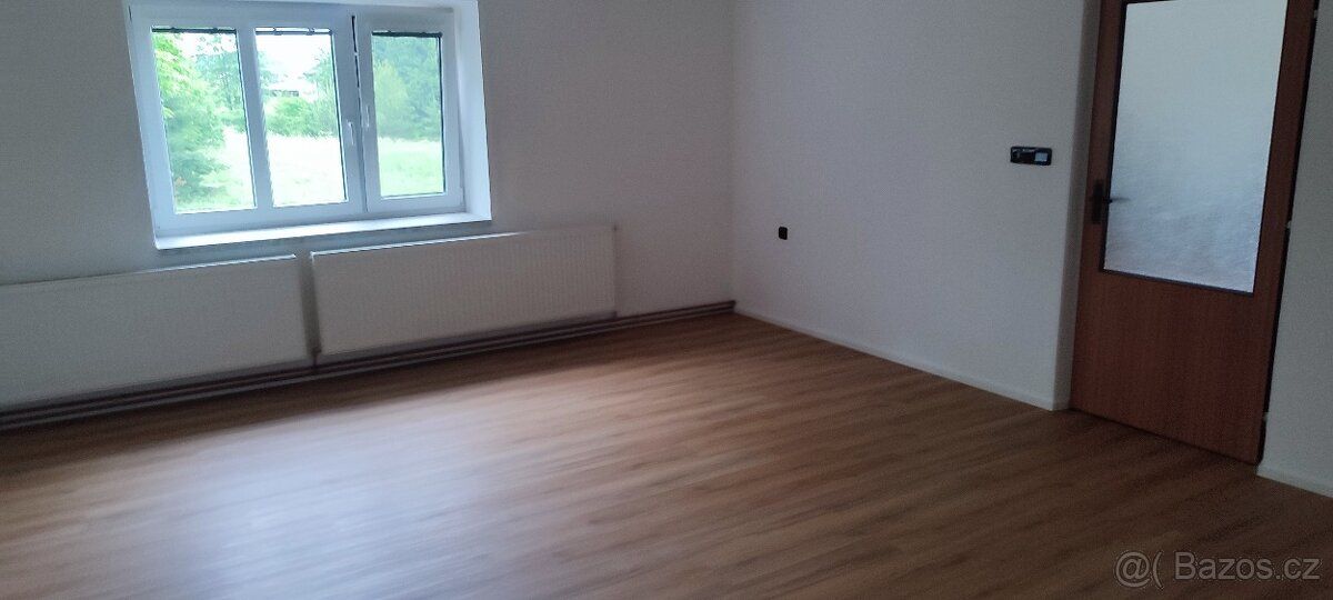 Nabízím k pronájmu byt 3+1 v 1. patře rodinného domu v Letoh