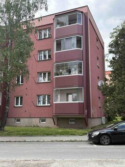Byt je po rekonstrukci a navíc s novou prostornou lodžií Sou