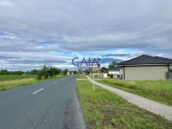 Nabízíme k prodeji stavební pozemek o výměře 905 m² v obci Ž
