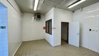 K pronájmu nabízíme multifunkční komerční prostor o ploše 17
