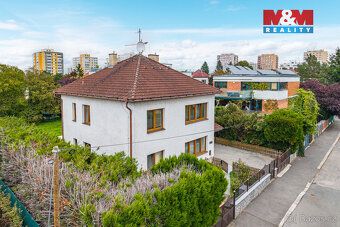 Nabízíme k prodeji rodinný dům o užitné ploše 233 m² stojící