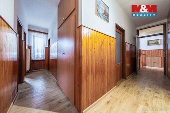 Nabízíme k prodeji rodinný dům o užitné ploše 233 m² stojící