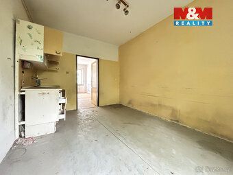 Nabízíme k prodeji prostorný objekt v centru obce Lodhéřov, 