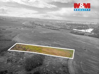 Nabízíme k prodeji krásný pozemek o rozloze 2421 m², situova