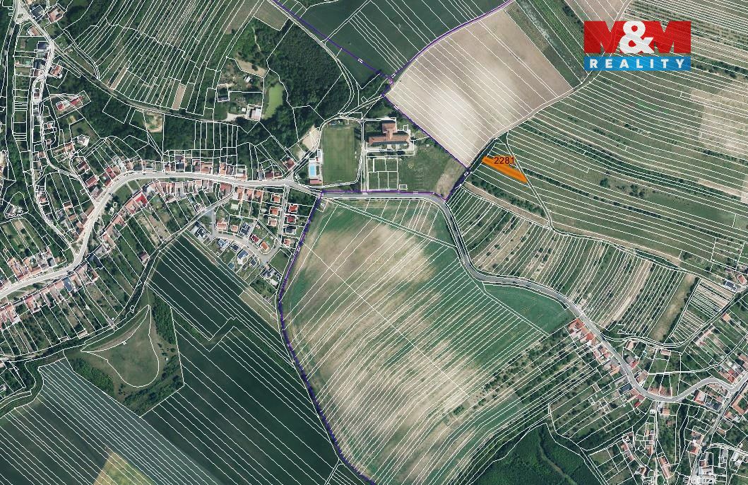 Prodej pozemku o výměře 115 m2 v katastru obce Stavěšice. Je