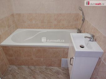 + služby, kauce, provize RK, exkluzivní pronájem prostorného