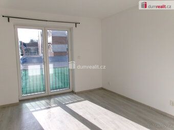 , Nabízíme k pronájmu byt 2kk cca po 60 m² v Dobrovici. Je v