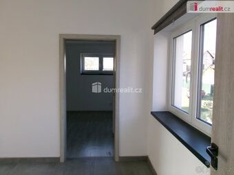 , Nabízíme k pronájmu byt 2kk cca po 60 m² v Dobrovici. Je v