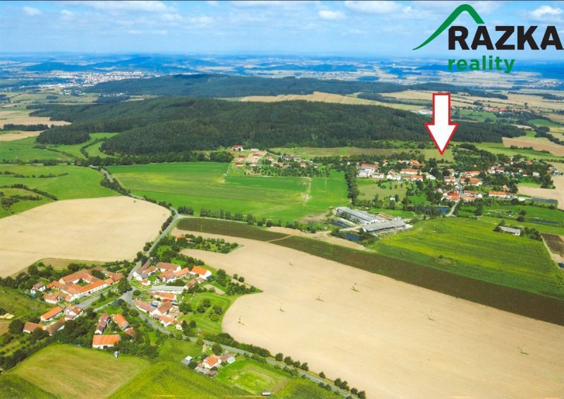 Dovoluji si Vám nabídnout k prodeji stavební pozemek v obci 