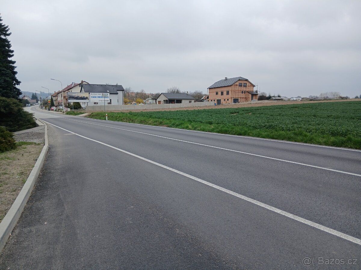 Prodám pozemek 1000 m , z toho 500 m stavební. Pozemek je na