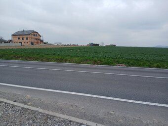 Prodám pozemek 1000 m , z toho 500 m stavební. Pozemek je na