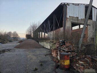 Nabízím zemědělskou halu o 1050m2 se silnou ocelovou konstru