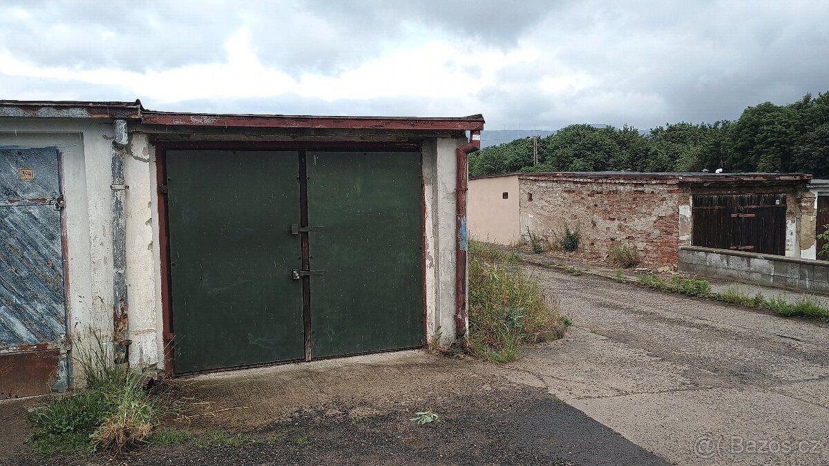 Pronajmu garáž bez elektro Je to krajní střecha nová. Garáž 