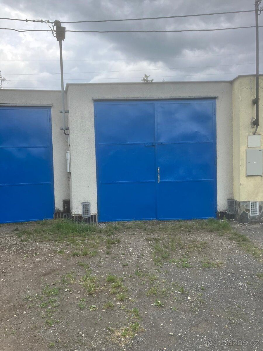 Prodám velkou garáž nad 60 m2 na vlastním oploceném pozemku 
