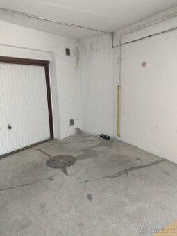 Nabízím Vám k pronájmu garážové stání v Olomouci, na ulici A